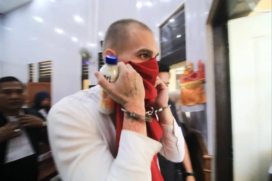 Turista suíço condenado a um ano de prisão em Bali por publicações sobre o Nyepi