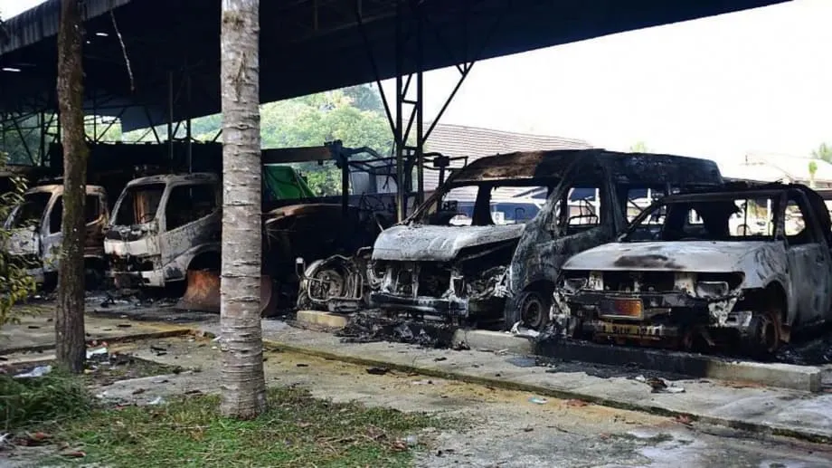 51 ataques coordenados de incêndio criminoso atingem o sul da Tailândia afetado pela insurgência