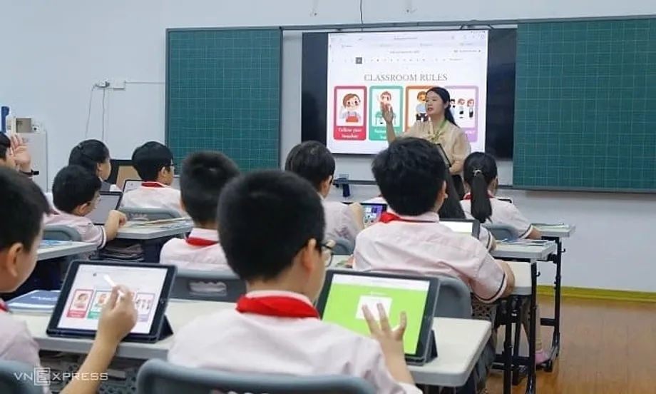 Vietname Regressa à Faixa Moderada no Índice Global de Inglês à Medida que as Competências de IA Crescem