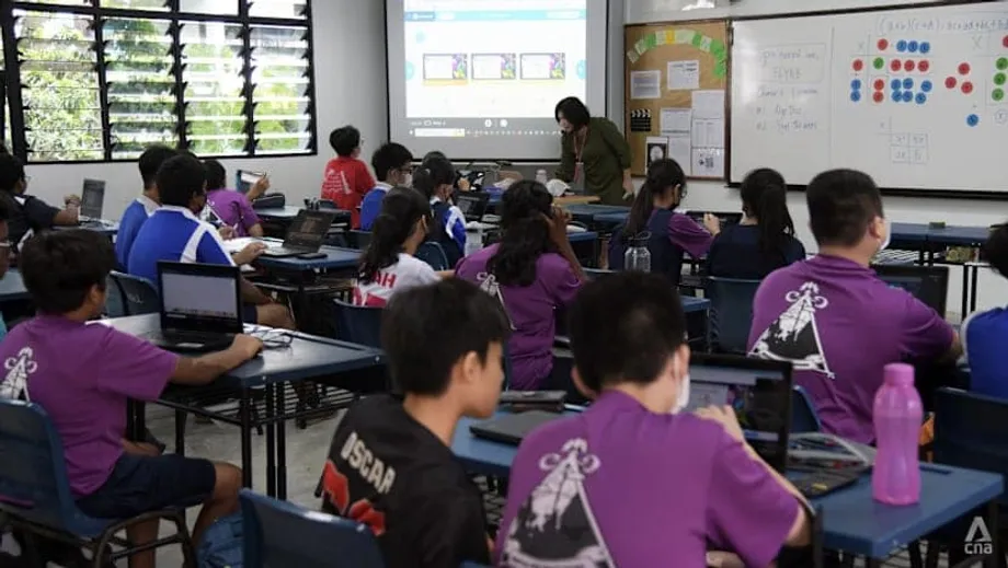 Escolas secundárias de Singapura restringem o uso de smartphones; pais e professores reagem