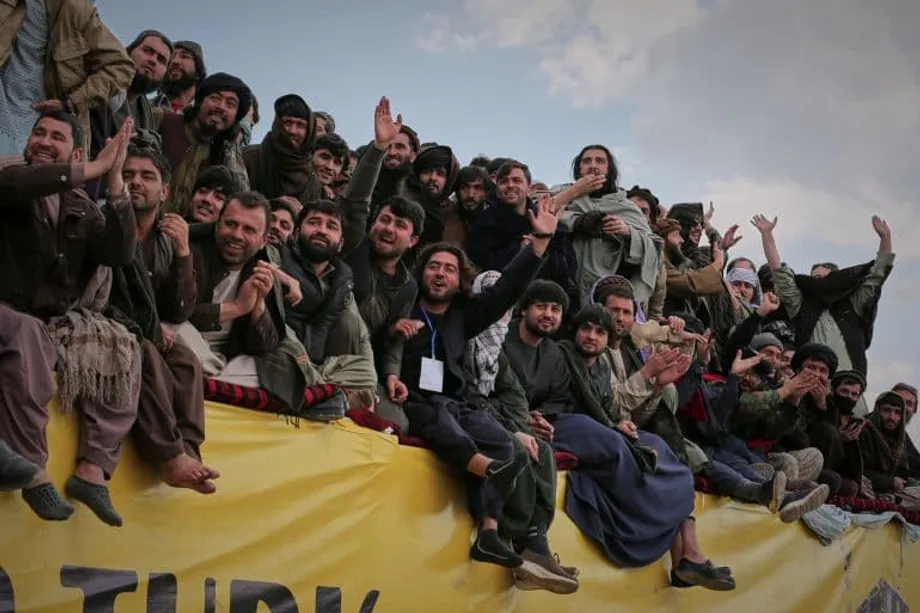 Campeonato Nacional de Buzkashi do Afeganistão une milhares em Cabul
