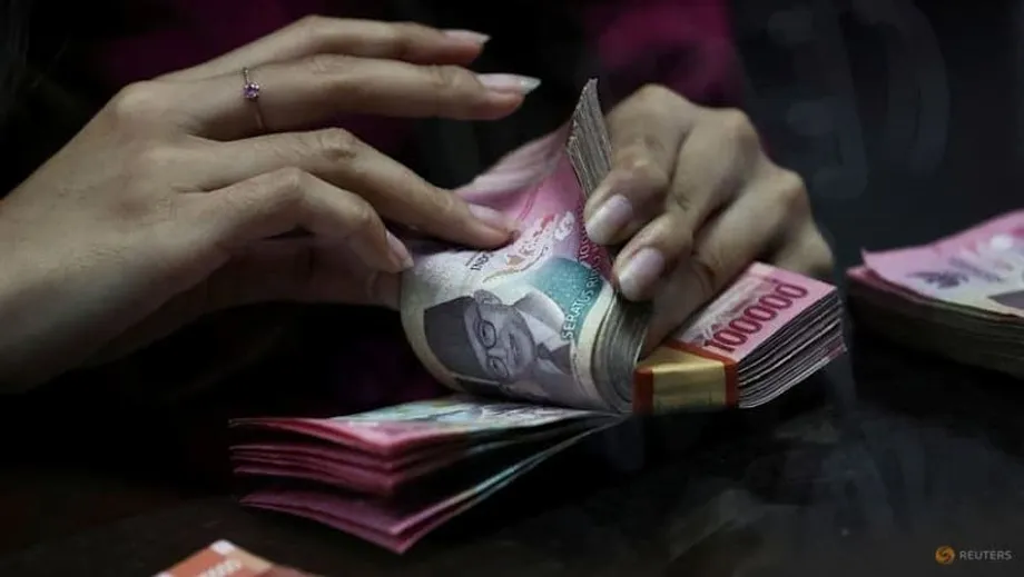 Banco da Indonésia mantém taxas inalteradas enquanto a rupia cai para mínimos históricos