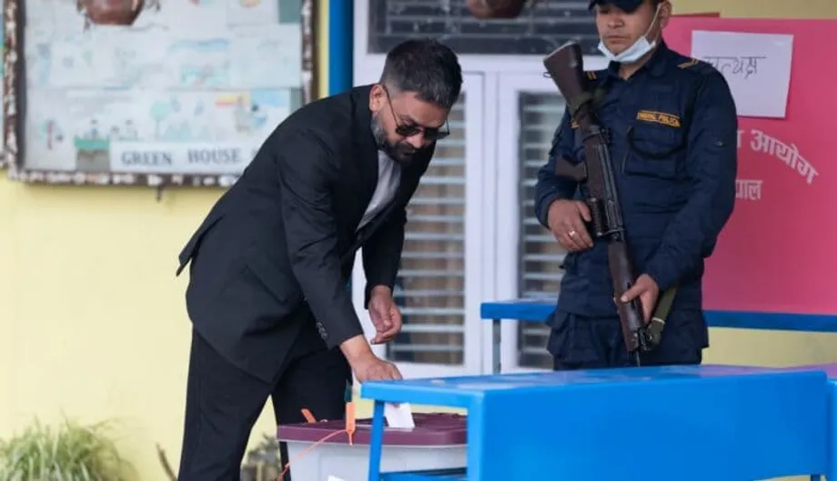 Ex-rapper Balen Shah vence eleições no Nepal com o apoio da Geração Z