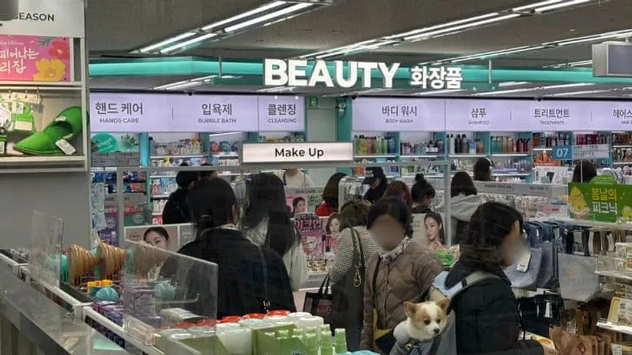 Como a inflação transformou a Daiso de loja de baixo custo em destino de compras para jovens coreanos
