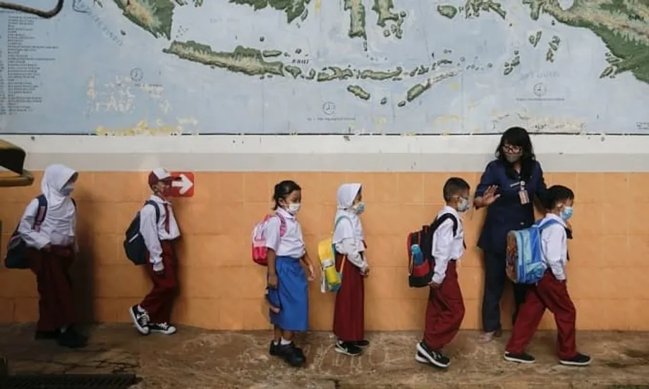 Indonésia vai tornar o inglês obrigatório a partir do terceiro ano numa ambiciosa reforma do ensino em 2027
