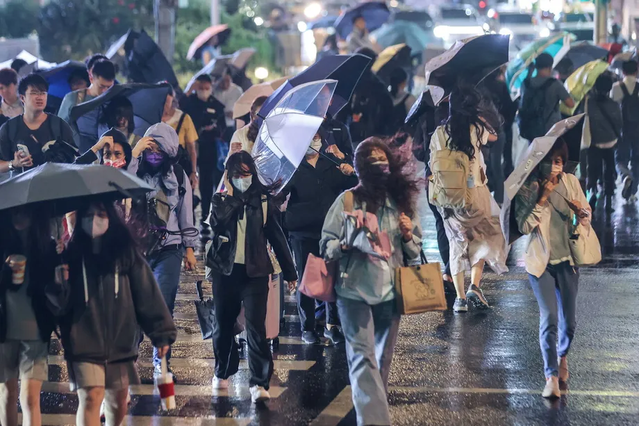 Taiwan Orders October 23 Typhoon Closures as Transport, Markets and Major Events Halt