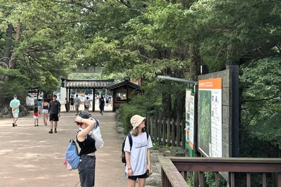 K hiking atrai viajantes globais aos cumes e trilhos urbanos da Coreia